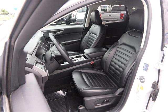 Photo of 2024 Oxford White Ford Edge