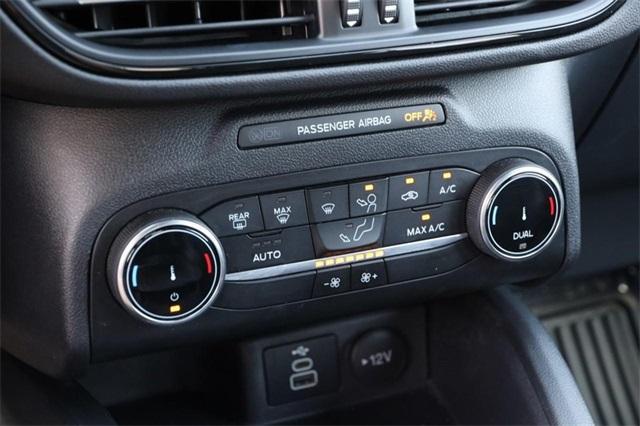 Photo of 2024 Silver Metallic Ford Escape