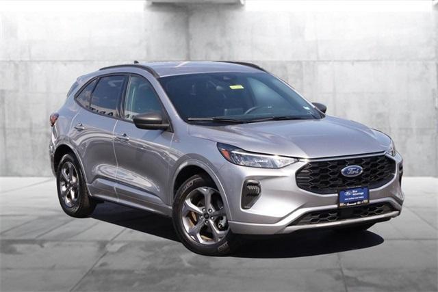 Photo of 2024 Silver Metallic Ford Escape
