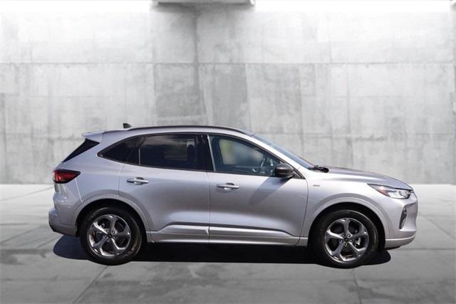 Photo of 2024 Silver Metallic Ford Escape