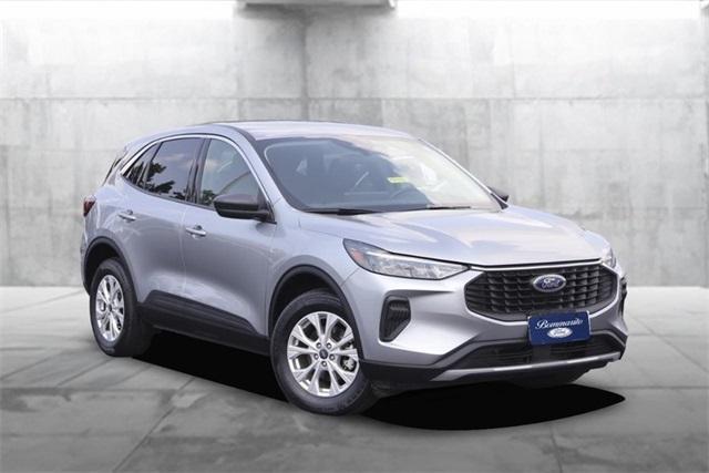 Photo of 2024 Iconic Silver Metallic Ford Escape