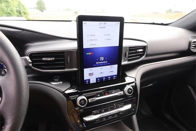 Photo of 2022 Iconic Silver Metallic Ford Explorer