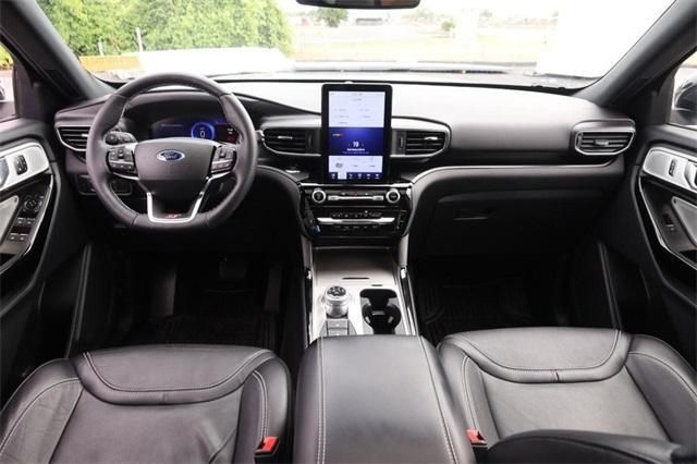 Photo of 2022 Iconic Silver Metallic Ford Explorer