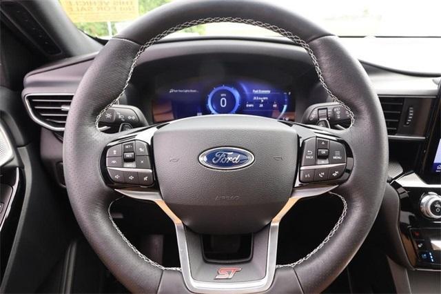 Photo of 2022 Iconic Silver Metallic Ford Explorer