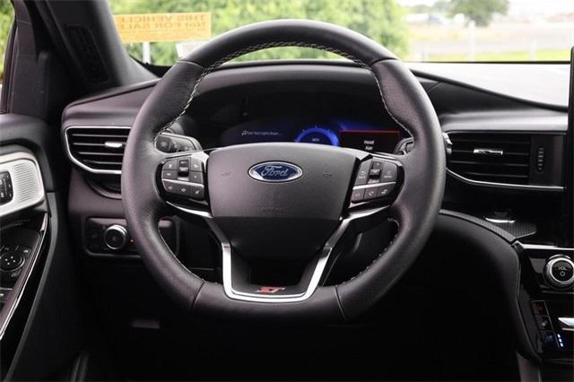 Photo of 2022 Iconic Silver Metallic Ford Explorer