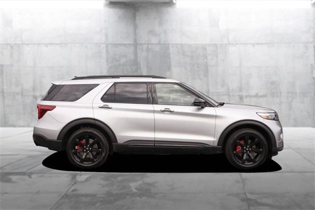 Photo of 2022 Iconic Silver Metallic Ford Explorer
