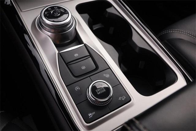 Photo of 2022 Iconic Silver Metallic Ford Explorer