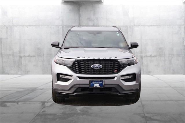 Photo of 2022 Iconic Silver Metallic Ford Explorer