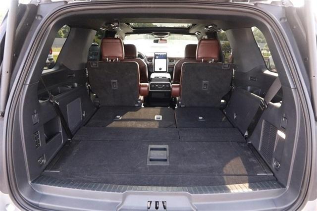 Photo of 2024 Iconic Silver Metallic Ford Expedition