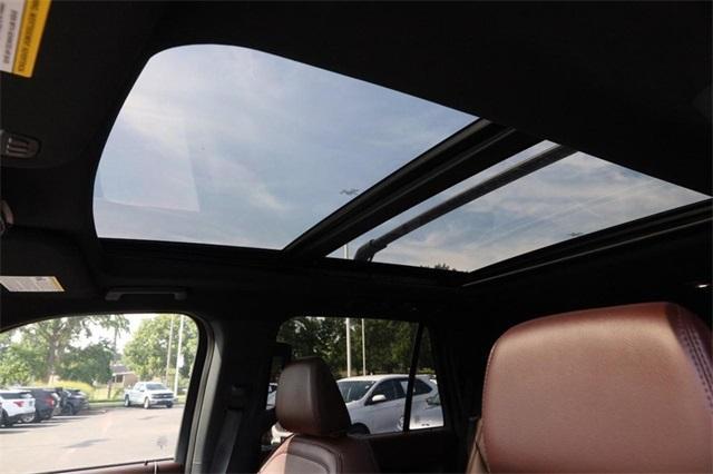 Photo of 2024 Iconic Silver Metallic Ford Expedition