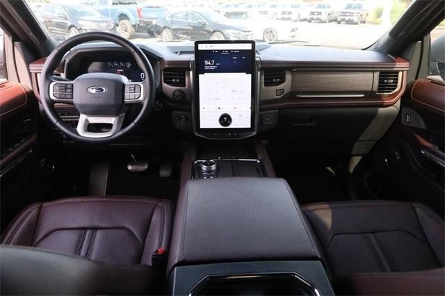 Photo of 2024 Iconic Silver Metallic Ford Expedition