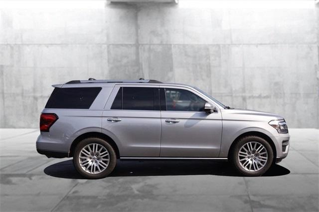 Photo of 2024 Iconic Silver Metallic Ford Expedition