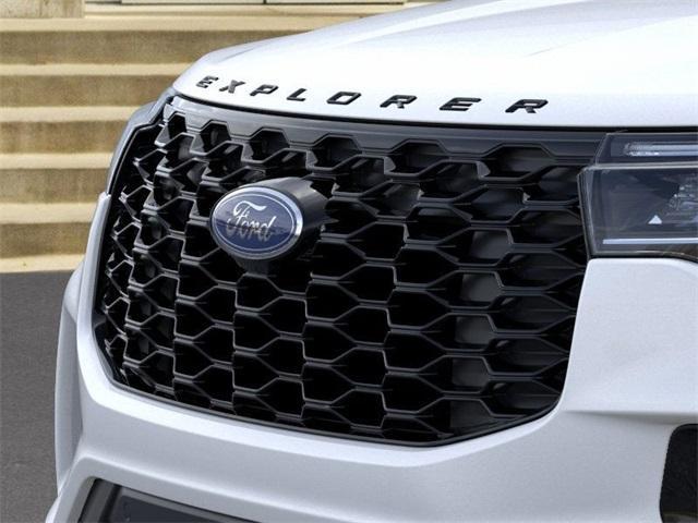 Photo of 2025 White Metallic Ford Explorer