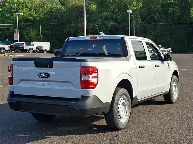 Photo of 2025 Space White Metallic Ford Maverick