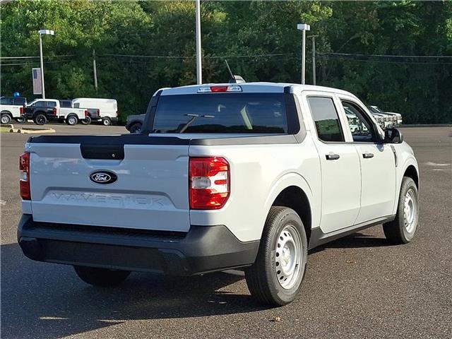 Photo of 2025 Space White Metallic Ford Maverick