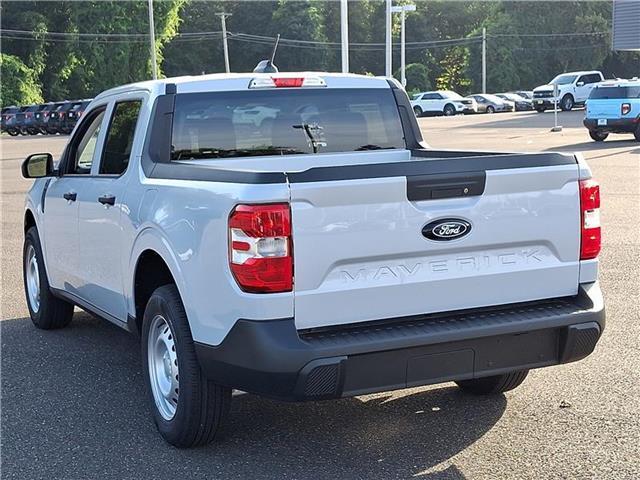 Photo of 2025 Space White Metallic Ford Maverick