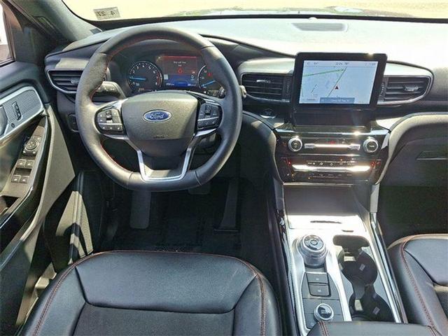 Photo of 2022 Agate Black Metallic Ford Explorer