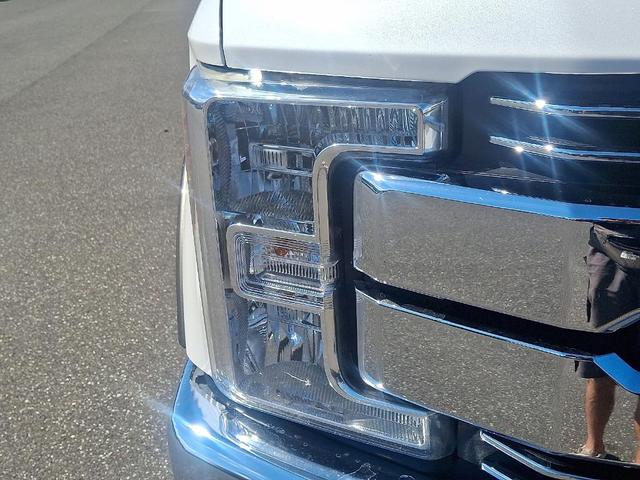 Photo of 2019 White Platinum Tri-Coat Metallic Ford F-350