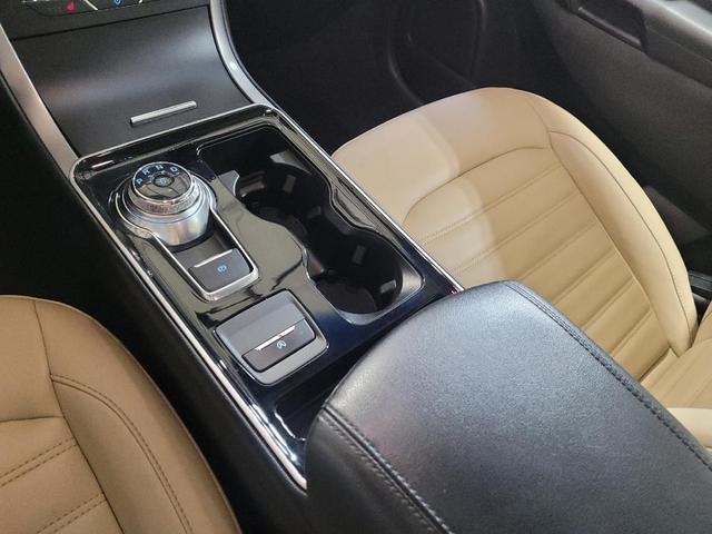 Photo of 2019 Gray Ford Edge