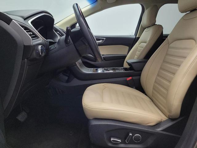 Photo of 2019 Gray Ford Edge