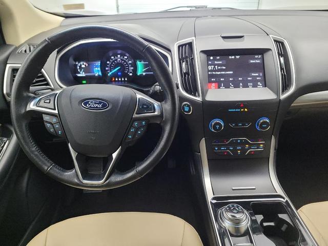 Photo of 2019 Gray Ford Edge