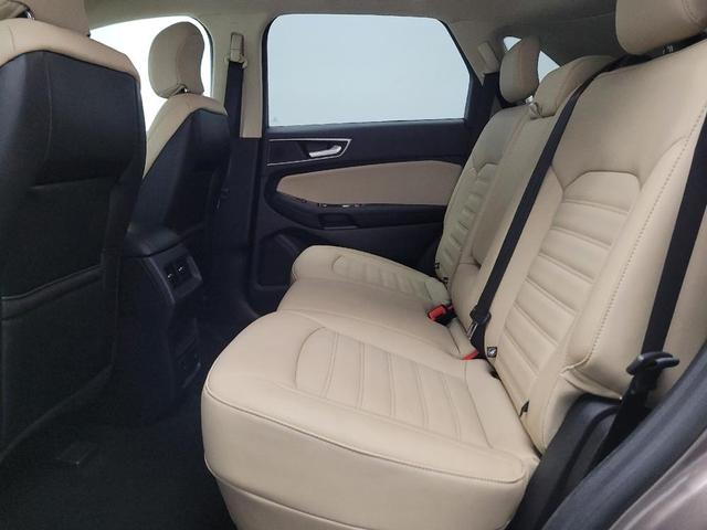 Photo of 2019 Gray Ford Edge
