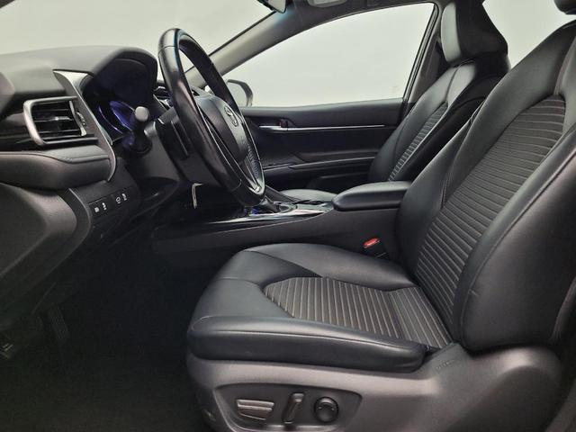 Photo of 2019 Predawn Gray Mica Toyota Camry
