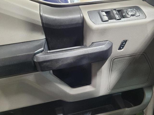 Photo of 2017 Oxford White Ford F-150