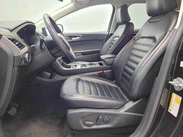 Photo of 2023 Agate Black Metallic Ford Edge
