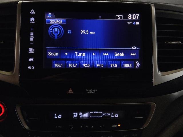 Photo of 2017 White Diamond Pearl Honda Pilot