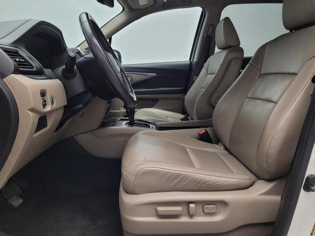Photo of 2017 White Diamond Pearl Honda Pilot