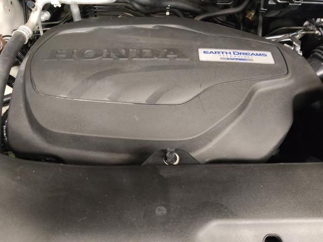 Photo of 2017 White Diamond Pearl Honda Pilot