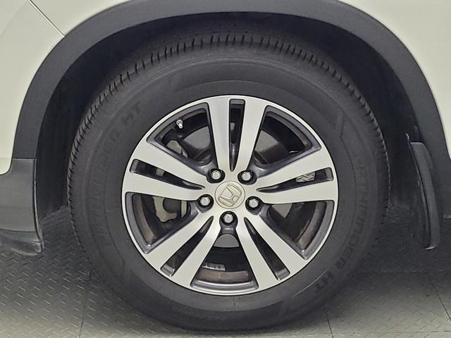 Photo of 2017 White Diamond Pearl Honda Pilot