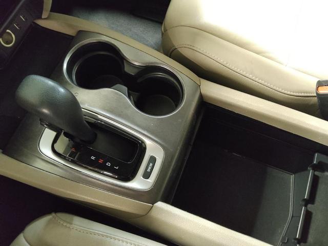 Photo of 2017 White Diamond Pearl Honda Pilot