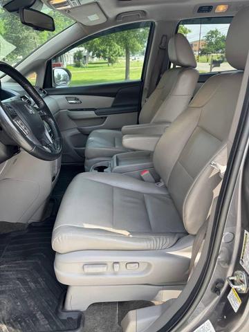 Photo of 2014 White Diamond Pearl Honda Odyssey