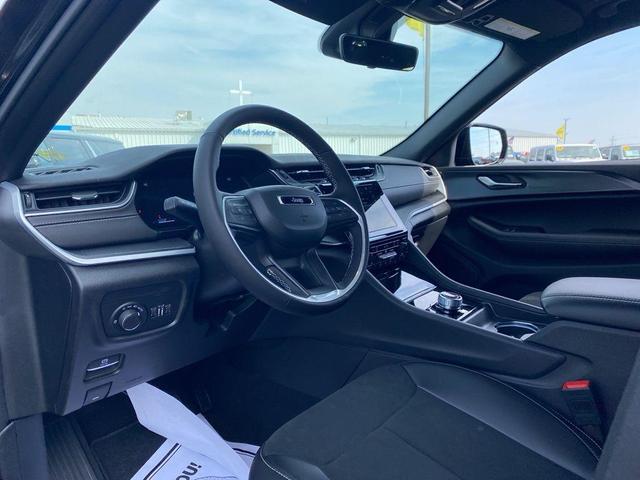 Photo of 2025 Diamond Black Jeep Grand Cherokee