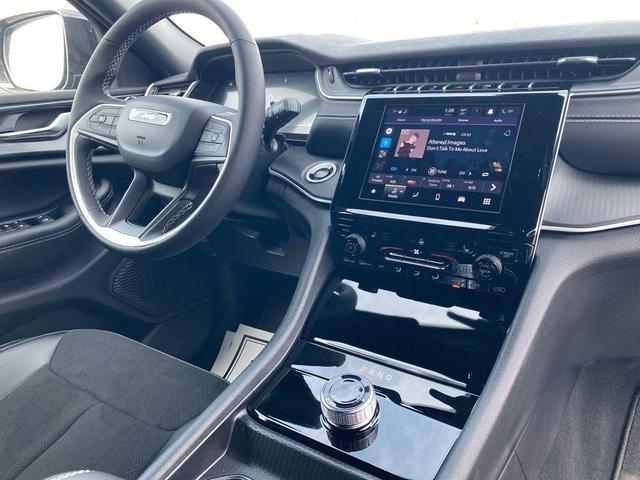 Photo of 2025 Diamond Black Jeep Grand Cherokee