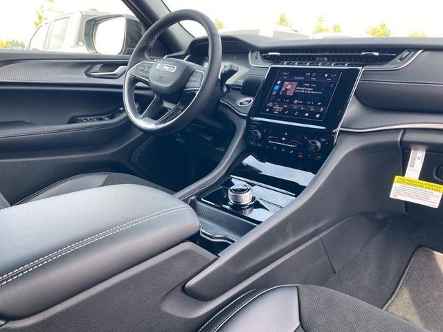 Photo of 2025 Diamond Black Jeep Grand Cherokee