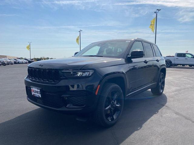 Photo of 2025 Diamond Black Jeep Grand Cherokee