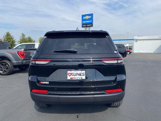 Photo of 2025 Diamond Black Jeep Grand Cherokee