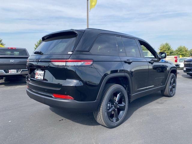 Photo of 2025 Diamond Black Jeep Grand Cherokee