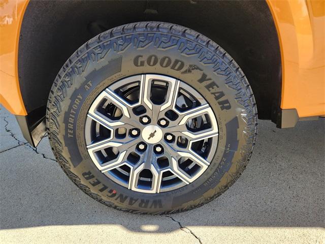 Photo of 2026 Sunrise Orange Chevrolet Colorado