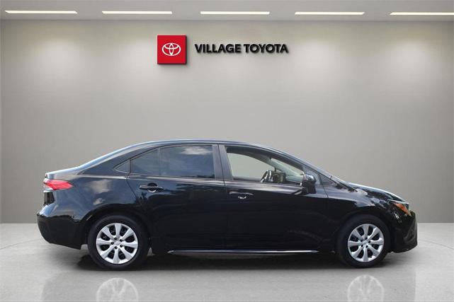 Photo of 2023 Midnight Black Metallic Toyota Corolla