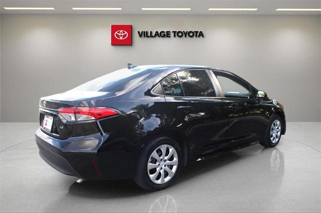 Photo of 2023 Midnight Black Metallic Toyota Corolla