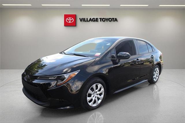 Photo of 2023 Midnight Black Metallic Toyota Corolla