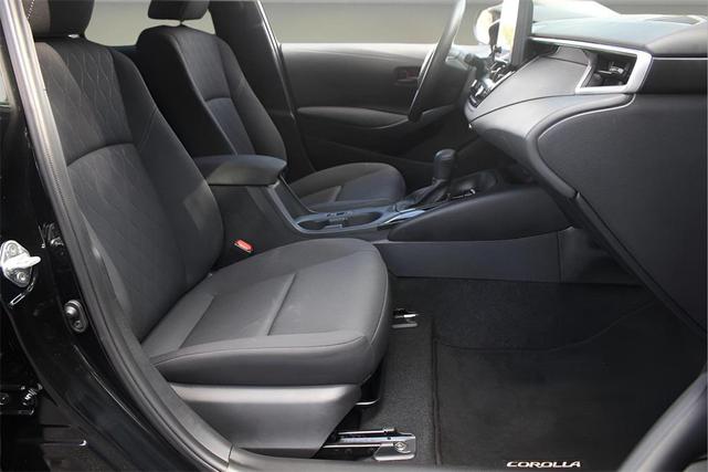 Photo of 2023 Midnight Black Metallic Toyota Corolla