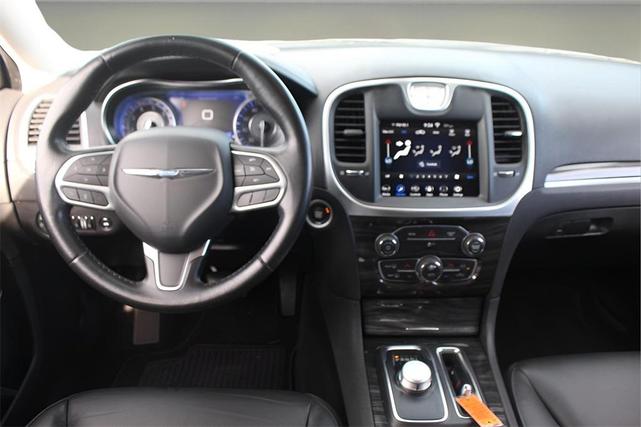 Photo of 2019 Silver Mist Clearcoat Chrysler 300