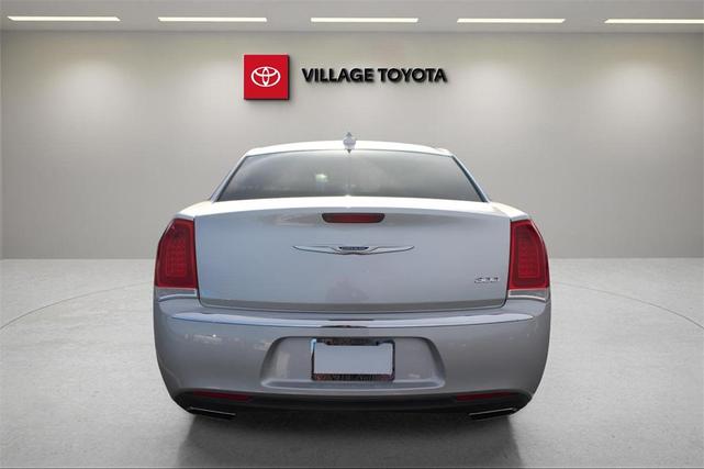 Photo of 2019 Silver Mist Clearcoat Chrysler 300