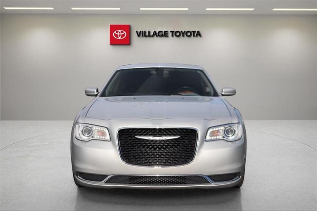Photo of 2019 Silver Mist Clearcoat Chrysler 300