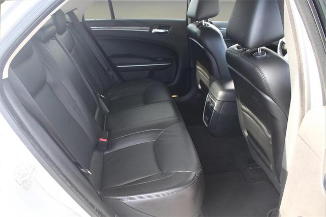 Photo of 2019 Silver Mist Clearcoat Chrysler 300